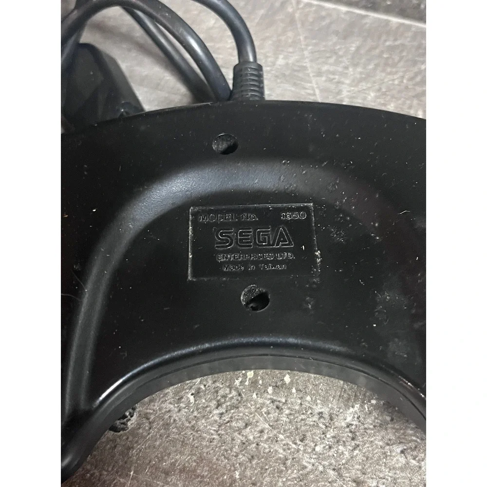Sega Genesis Control Pad Model 1650 3-Button Wired Controller with Original Box